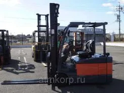 Вилочный погрузчик Toyota FORKLIFT 7FBE20 2005 года б/у фото 4