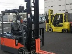 Вилочный погрузчик Toyota FORKLIFT 7FBE15 2005 года б/у