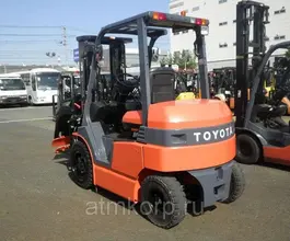 Вилочный погрузчик TOYOTA FORKLIFT7FB30 2012 года б/у фото 2
