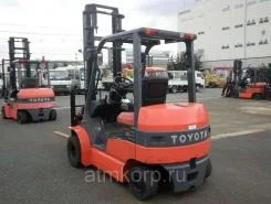 Вилочный погрузчик Toyota FORKLIFT 7FB25 2012 года б/у фото 2