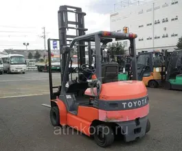 Вилочный погрузчик Toyota FORKLIFT 7FB25 2009 года б/у фото 2