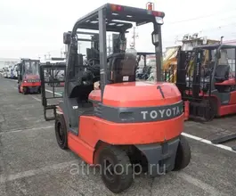Вилочный погрузчик Toyota FORKLIFT 7FB30 2011 года б/у фото 2