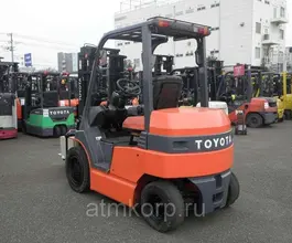 Вилочный погрузчик Toyota FORKLIFT 7FB30 2011 года б/у фото 2