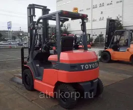 Вилочный погрузчик Toyota FORKLIFT 7FB30 2012 года б/у фото 2