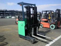 Вилочный погрузчик Toyota FORKLIFT 7FBR10 2010 года б/у