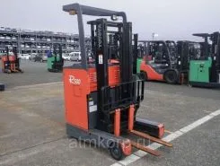 Вилочный погрузчик TOYOTA FORKLIFT 6FBR10 2000 года б/у