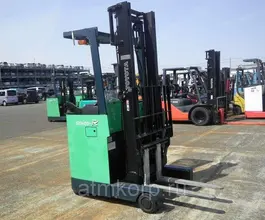 Вилочный погрузчик Toyota FORKLIFT 7FBR10 2011 года б/у