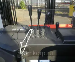 Вилочный погрузчик Toyota FORKLIFT 7FBR15 2015 года б/у