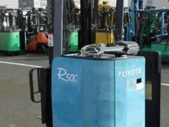 Вилочный погрузчик TOYOTA FORKLIFT 6FBRJ13 2000 года б/у фото 2