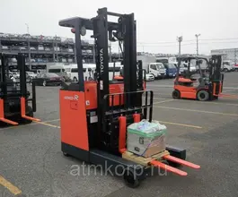 Вилочный погрузчик TOYOTA FORKLIFT 7FBR18 2009 года б/у