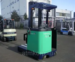 Вилочный погрузчик Toyota FORKLIFT 7FBR20 2010 года б/у фото 2
