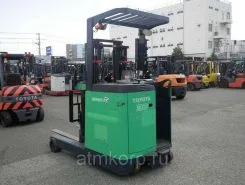 Вилочный погрузчик TOYOTA FORKLIFT 7FBR30 2011 года б/у фото 2
