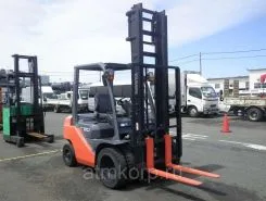 Вилочный погрузчик TOYOTA FORKLIFT 8FG20 2008 года б/у