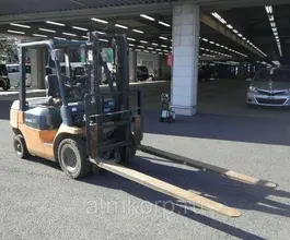Вилочный погрузчик Toyota FORKLIFT 7FG25 2003 года б/у
