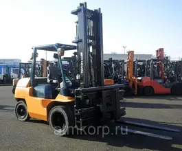 Вилочный погрузчик Toyota FORKLIFT 7FD35 2011 года б/у
