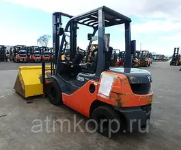 Вилочный погрузчик Toyota FORKLIFT 8FDL25 2015 года б/у фото 4