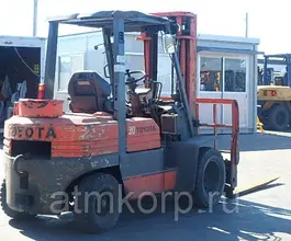 Вилочный погрузчик Toyota FORKLIFT 5FD30 1990 года б/у фото 2