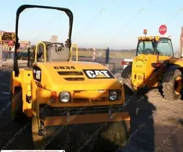 Дорожный каток Caterpillar CB34 XW 2008 года б/у фото 3