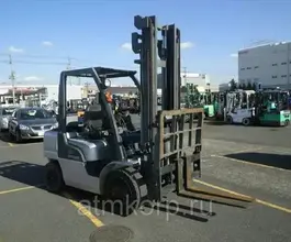 Вилочный погрузчик Nissan UGL02M30 2005 года б/у