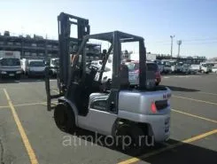 Вилочный погрузчик Nissan UGL02M30 2005 года б/у фото 2