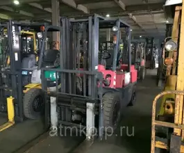 Вилочный погрузчик Nissan UGJ02 1990 года б/у
