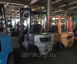 Вилочный погрузчик Nissan YGL02A30 2006 года б/у фото 2