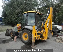 Экскаватор-погрузчик JCB 3CX 2013 года б/у фото 2