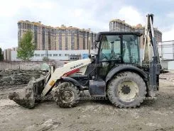 Экскаватор-погрузчик Terex 825 2017 года б/у фото 3