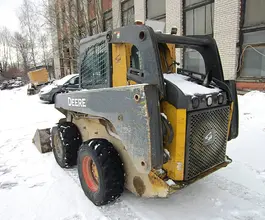 Фронтальный погрузчик John Deere 328 D 2010 года б/у фото 3
