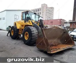 Фронтальный погрузчик Volvo L220F 2010 года б/у фото 2