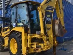Экскаватор-погрузчик Komatsu WB93R 2011 года б/у фото 5