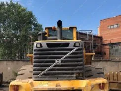 Фронтальный погрузчик Volvo L220F 2010 года б/у фото 3