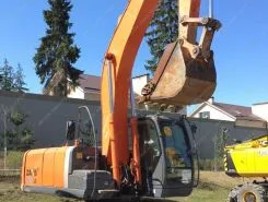 Экскаватор Hitachi ZX200LC 2011 года б/у