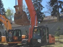 Экскаватор Hitachi ZX200LC 2011 года б/у фото 2