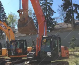Экскаватор Hitachi ZX200LC 2011 года б/у фото 2