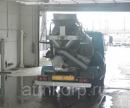 Автобетоносмеситель Mitsubishi Fuso кузов FK71R г 2006 миксер грузоподъемность 3,83 тн пробег 219 658 км 2019 года б/у фото 5