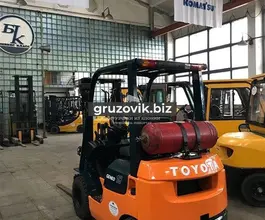 Вилочный погрузчик Toyota 42-7FG18 2004 года б/у фото 3