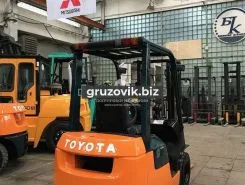 Вилочный погрузчик Toyota 02-7FD18 2005 года б/у