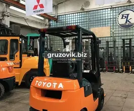Вилочный погрузчик Toyota 02-7FD18 2005 года б/у
