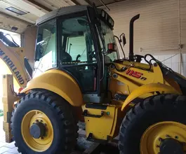 Экскаватор-погрузчик New Holland B115B 2011 года б/у