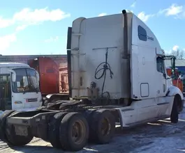 Тягач Седельный тягач Freightliner Columbia 2004 года б/у фото 2