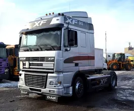 Тягач Седельный тягач DAF XF95 2003 года б/у