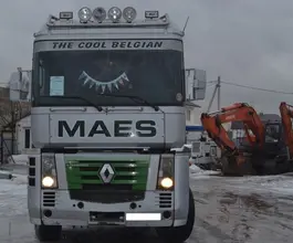 Тягач Седельный тягач Renault Magnum 2002 года б/у