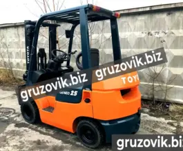Фронтальный погрузчик Toyota 7FDK25 2006 года б/у фото 2