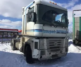 Тягач Седельный тягач Renault Magnum 2002 года б/у